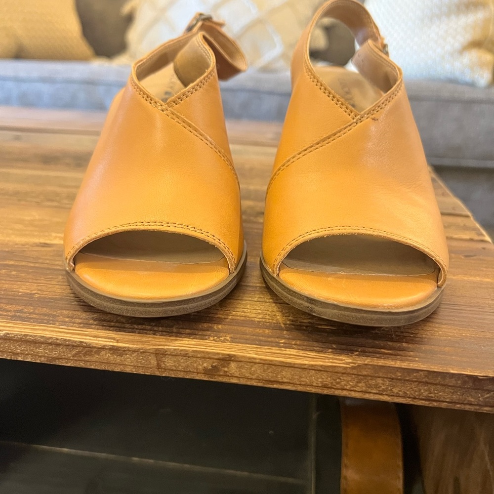 Lucky Brand block stacked heel peep toe shoe - Picture 6 of 7